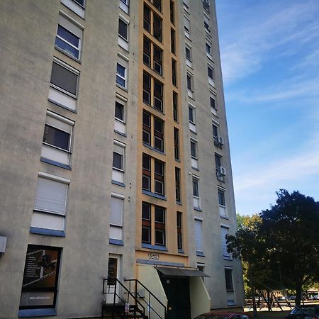 Central Park Apartman Szekszard Ngoại thất bức ảnh