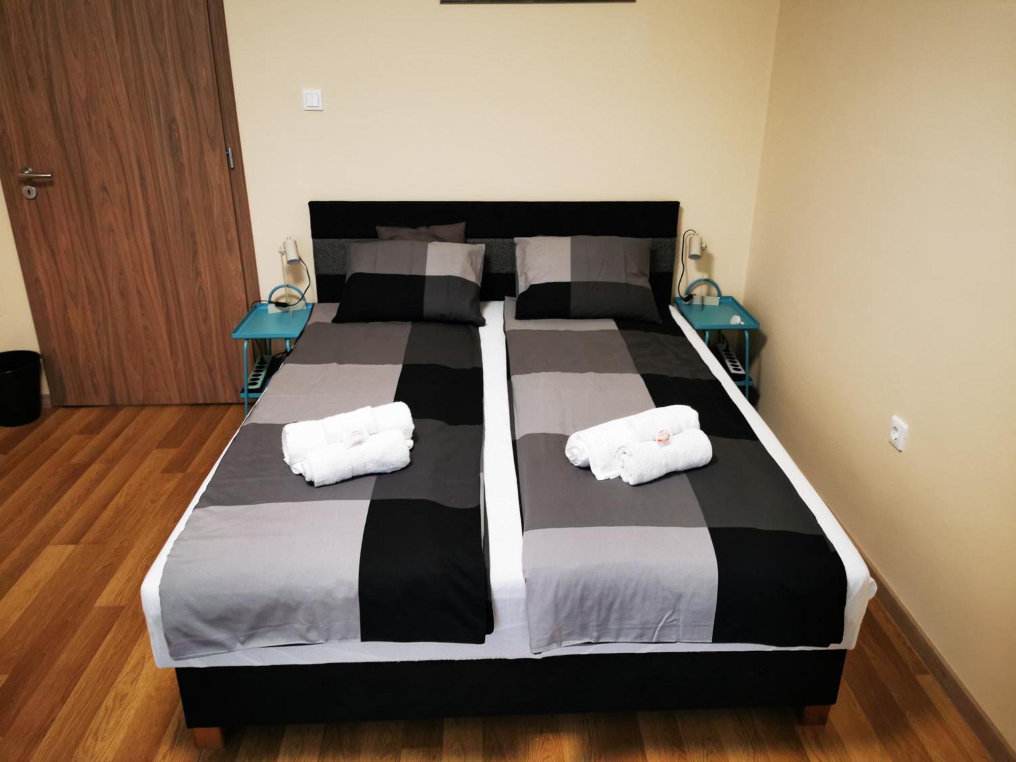 Central Park Apartman Szekszard Ngoại thất bức ảnh