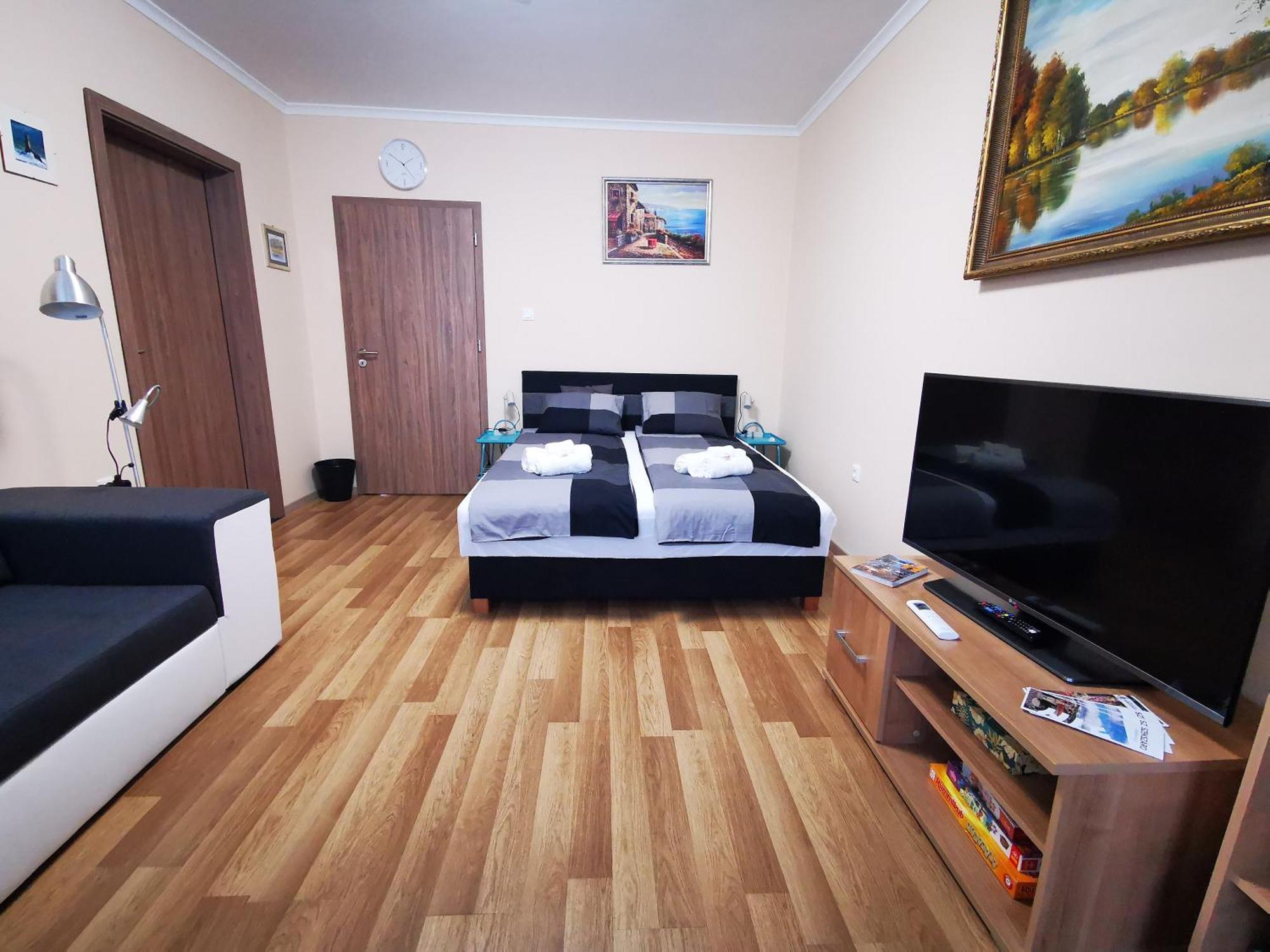 Central Park Apartman Szekszard Ngoại thất bức ảnh